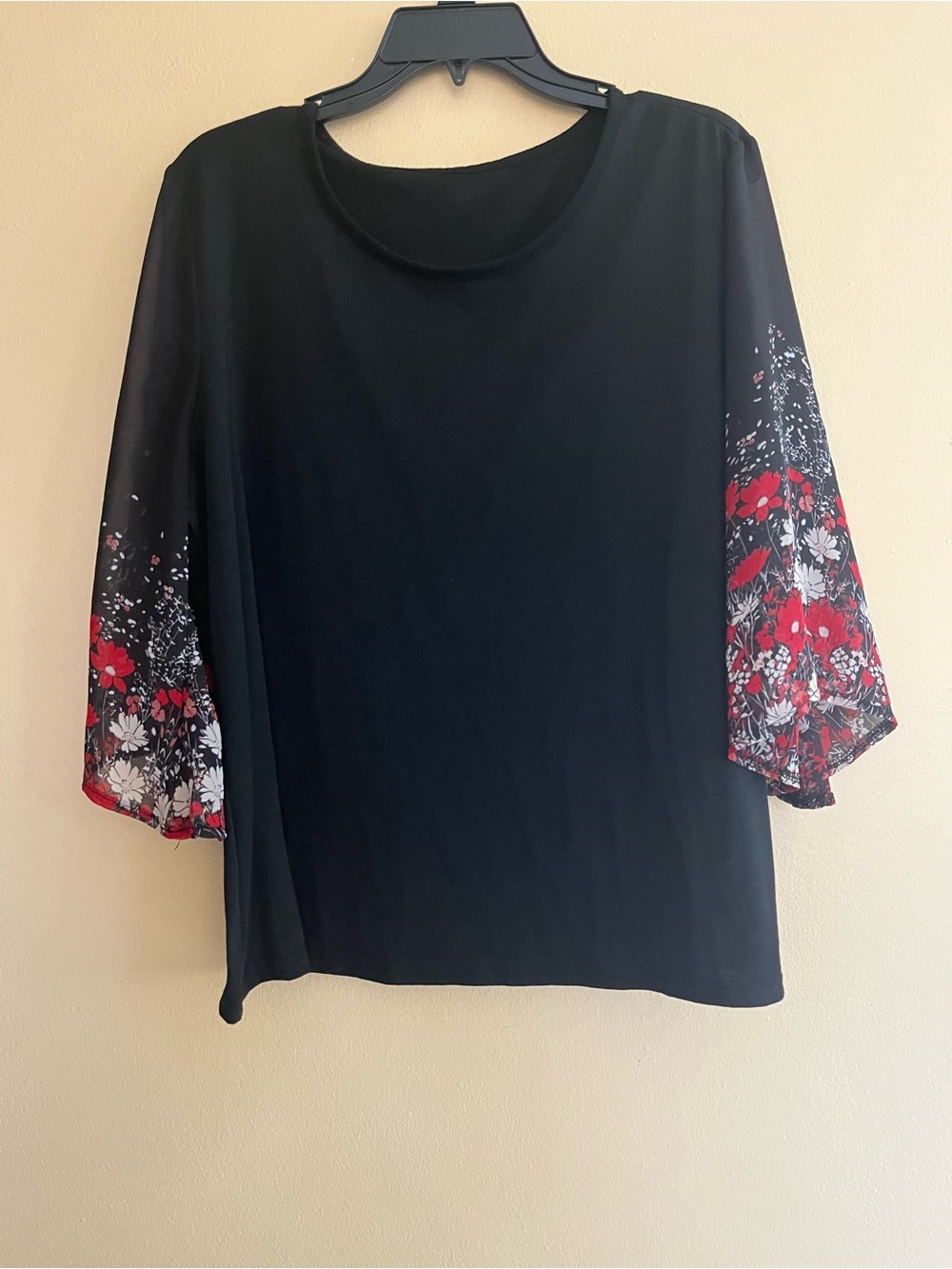 Emery Rose Plus Size Floral Sleeve Blouse 1XL